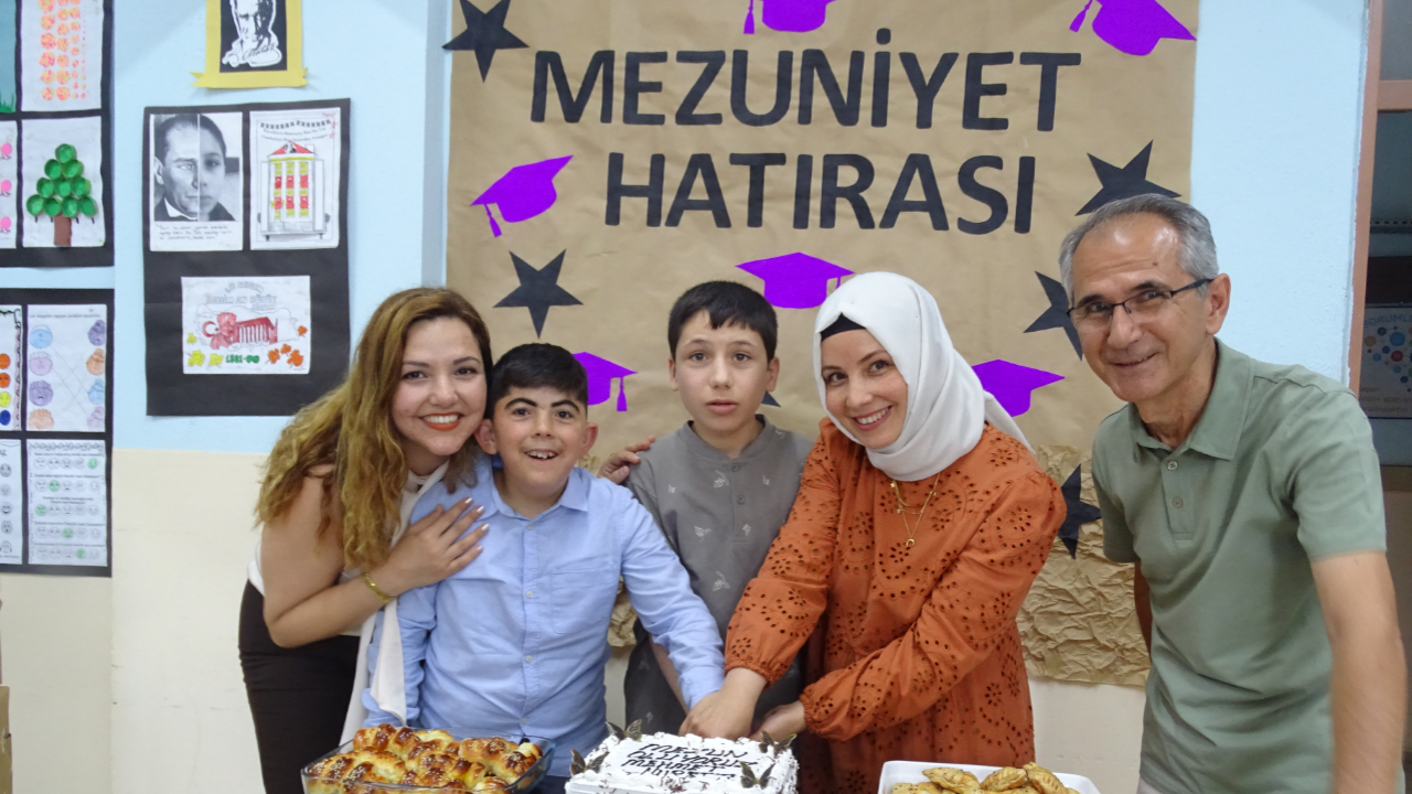 Özel öğrencilerin mezuniyet sevincine ortak oldular