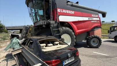 Balıkesir'de otomobil biçerdöverin altına girdi: 4 kişi yaralandı