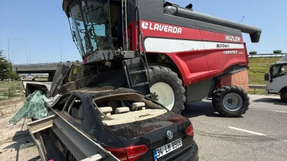 Balıkesir'de biçerdöver ile otomobil çarpıştığı korkunç kazada, 4 kişi yaralandı