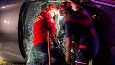 Çanakkale Küçükkuyu'da kazada sürücü araç içinde sıkıştı