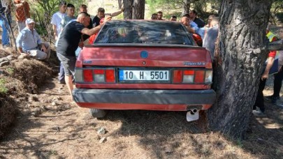 Ayvalık’ta Sürücü Otomobilde Sıkıştı, İtfaiye Ekipleri Kurtardı