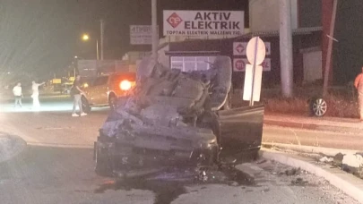 Edremit'te akıllı kavşakta yine kaza. 2 yaralı