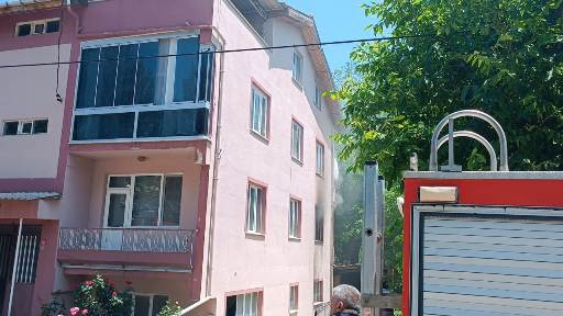 Dursunbey’de yangında ev harabeye döndü
