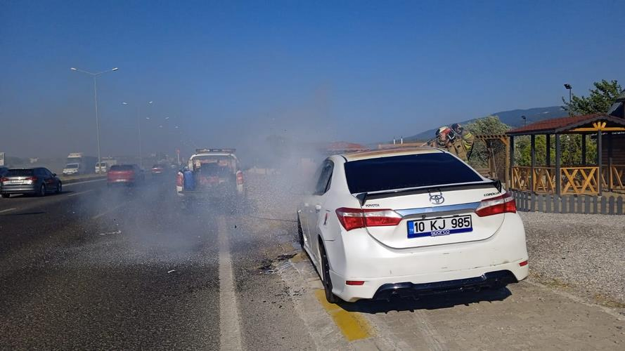 Edremit’te seyir halindeki araçta yangın
