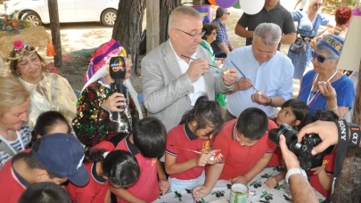 Kazdağları sanatla şenlendi! Başkan Mehmet Ertaş, ebru çalışması yaptı.