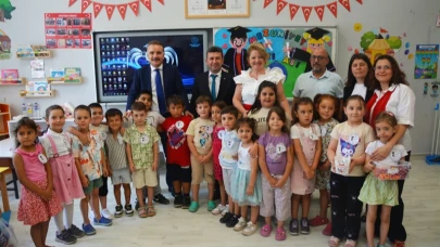 Kaymakam Odabaş öğrencilerin karne sevincine ortak oldu
