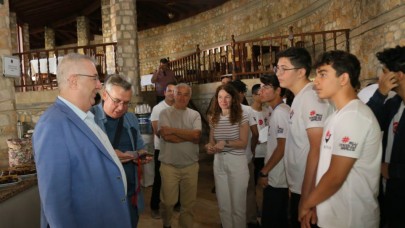Edremit’te depremzede gençler nanobilim projesiyle buluştu