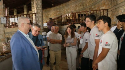 Edremit’te depremzede gençler Nanobilim Projesiyle buluştu