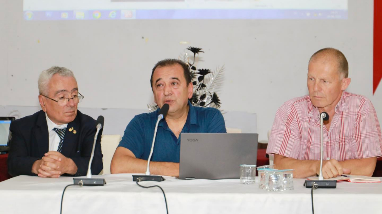 Burhaniye’de “Avrupa’da Ve Ülkemizde Voleybolda Kadının Yeri” konulu panel düzenlendi