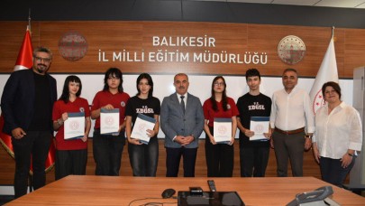 “Eğitim Yüzyılında Yüz Mümtaz Şahsiyet” projesinde gurur tablosu