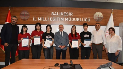 “Eğitim Yüzyılında Yüz Mümtaz Şahsiyet” projesinde gurur tablosu