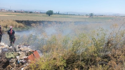 Balıkesir Karesi'de arazi ve anız yangını söndürüldü