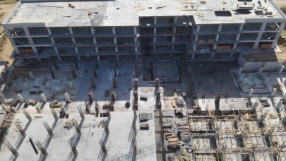 Edremit'te 300 yataklı Yeni Edremit Devlet Hastanesi inşaatı yükseliyor