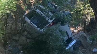 Edremit'te araç dere yatağına uçtu: 1 ölü