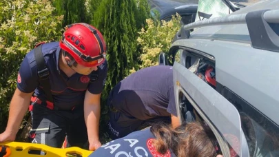 Edremit’te park halindeki araca çarptı, çukura düştü: 1 yaralı