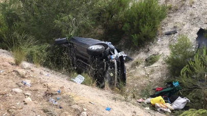 Balıkesir'de otomobil şarampole uçtu: 5 Yaralı