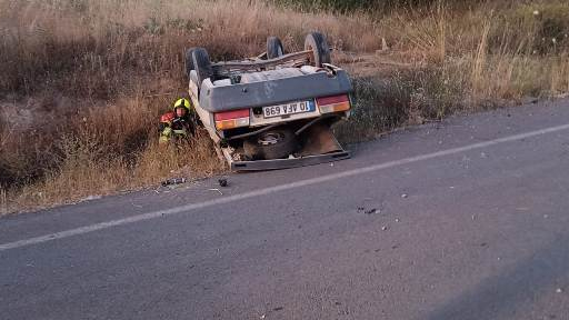 Sındırgı’da otomobil şarampole uçtu: 1 yaralı