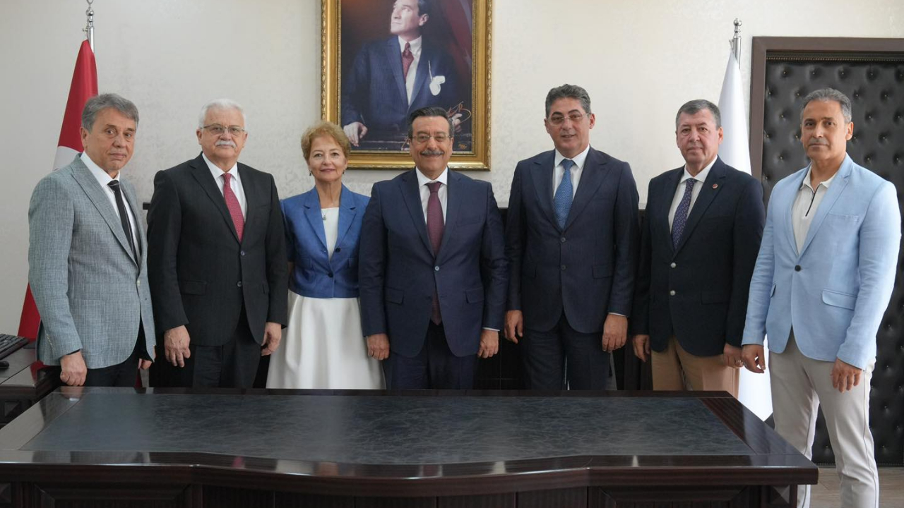 Burhaniye Belediyesi’nden yeni kaymakama ziyaret
