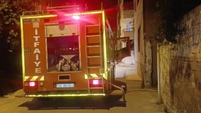 Burhaniye’de metruk ev yangını