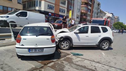 Balıkesir Otel Basri önünde kaza: 1 yaralı