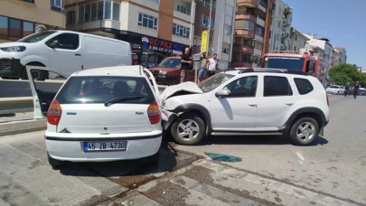 Balıkesir Otel Basri önünde kaza: 1 yaralı