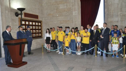 Balıkesir Fenerbahçe Derneği Atatürk'ün huzurunda