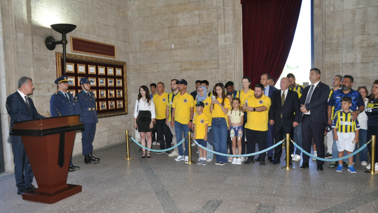 Balıkesir Fenerbahçe Derneği Atatürk'ün huzurunda