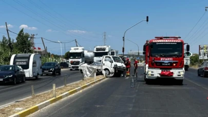 Ayvalık’ta tır ve kamyonet çarpıştı: 1 kişi yaralandı