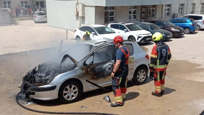 Bandırma hastane otoparkında araç alev alev yandı