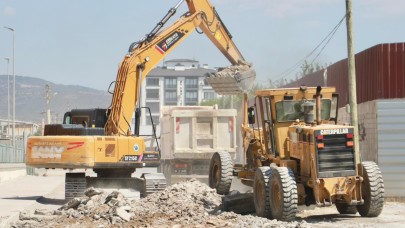 Burhaniye'de kapsamlı yol yenileme çalışmaları aralıksız sürdürülüyor