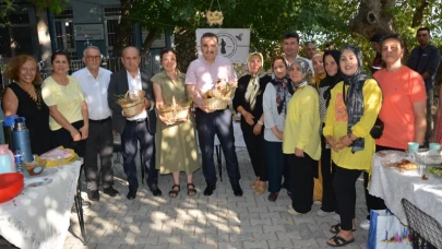 Edremit'te Arıcılık Kursu Bal Sağım Şenliği