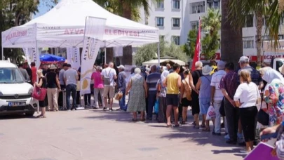 Ayvalık meydanında aşure bereketi yaşandı!