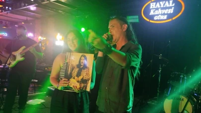 Edremit'te Zeytindalı Rock gecesi coşkusu
