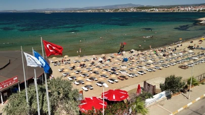 Ayvalık’ta yaz kitapla güzel: “Kitap Plajda!” projesi belediye plajlarında başlıyor