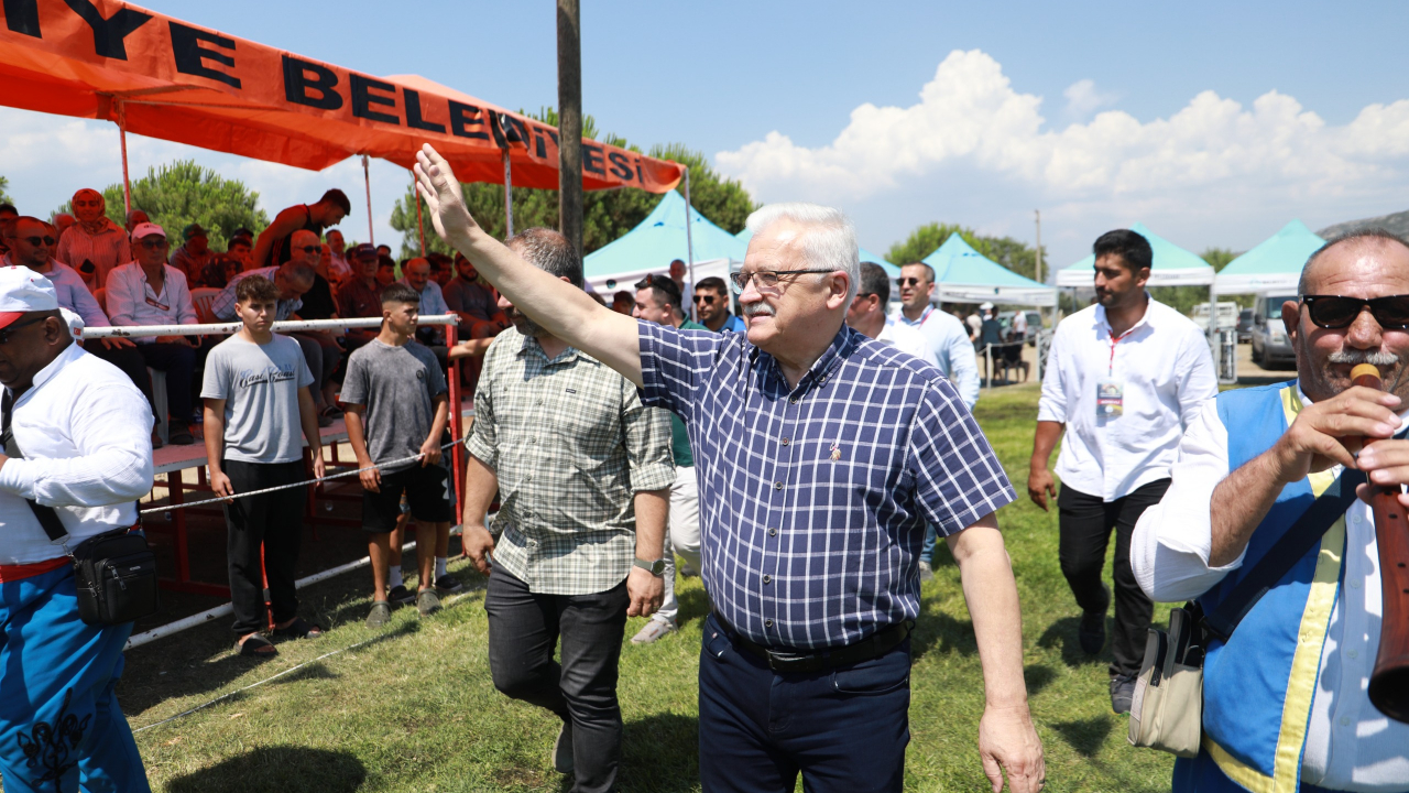 Burhaniye'de ata sporu rüzgarı esti