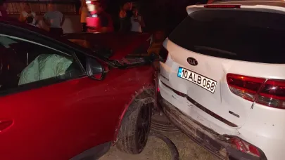 Edremit’te park halindeki araçlara çarptı: 1 yaralı