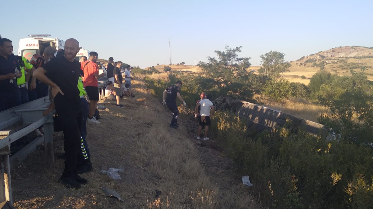 Balıkesir'de yolcu otobüsü devrildi: 27 yaralı