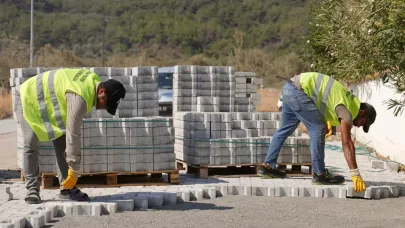 Cunda Adası’nda yol yenileme çalışmaları tüm hızıyla sürüyor