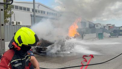 Balıkesir Burhaniye'de araç yangını korkuttu