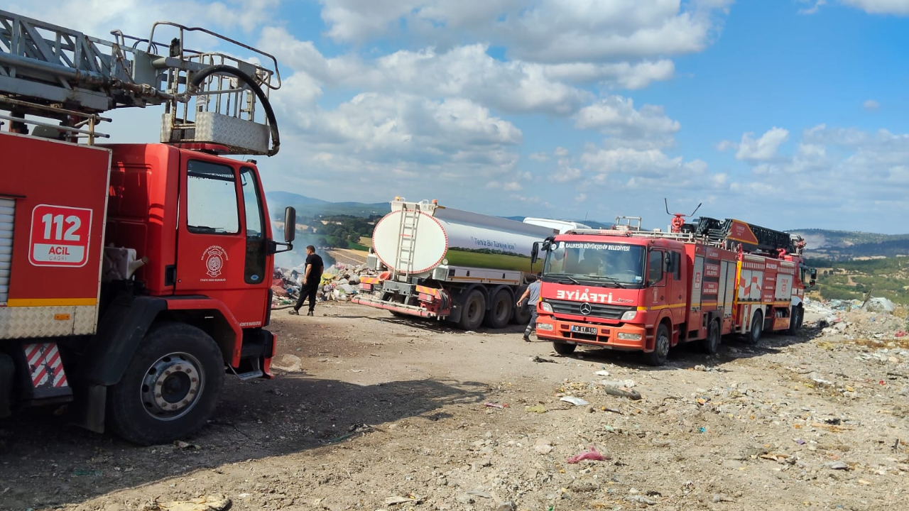 İvrindi'de korkutan çöplük ve arazi yangını