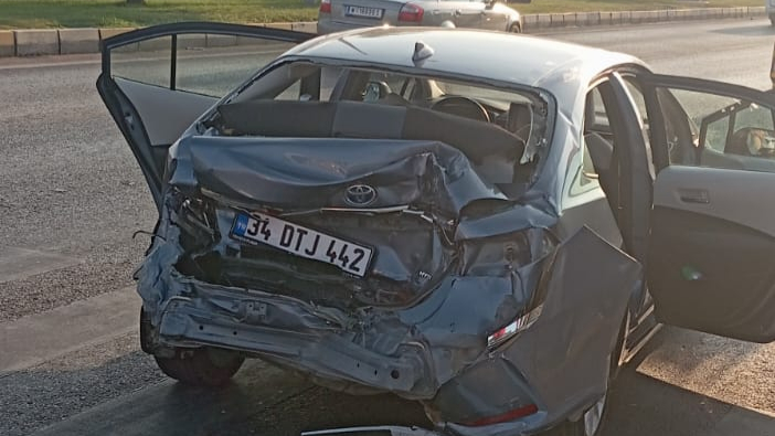 Edremit'te tır otomobile çarptı: 1 yaralı