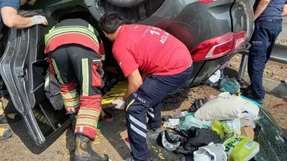 Bandırma'da otomobil ters takla attı: 2 kişi sıkıştı