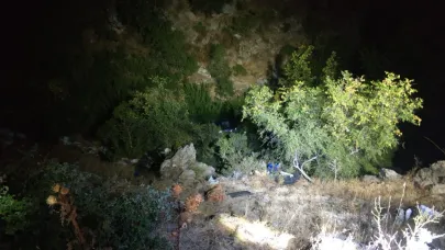 Susurluk'ta otomobil şarampolden aşağı yuvarlandı: 1'i ağır 2 yaralı