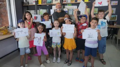 Çocuklar, Karikatürist Altan Özeskici ile hem öğrendi hem eğlendi