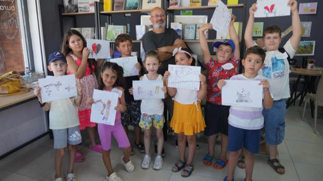Çocuklar, Karikatürist Altan Özeskici ile hem öğrendi hem eğlendi