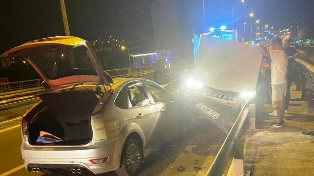 Balıkesir Altıeylül’de kafa kafaya trafik kazası