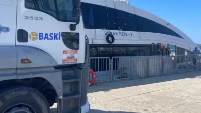 İDO deniz otobüsü kayalıklara çarptı