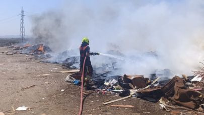 Edremit'te 12 farklı noktada çöp yangını