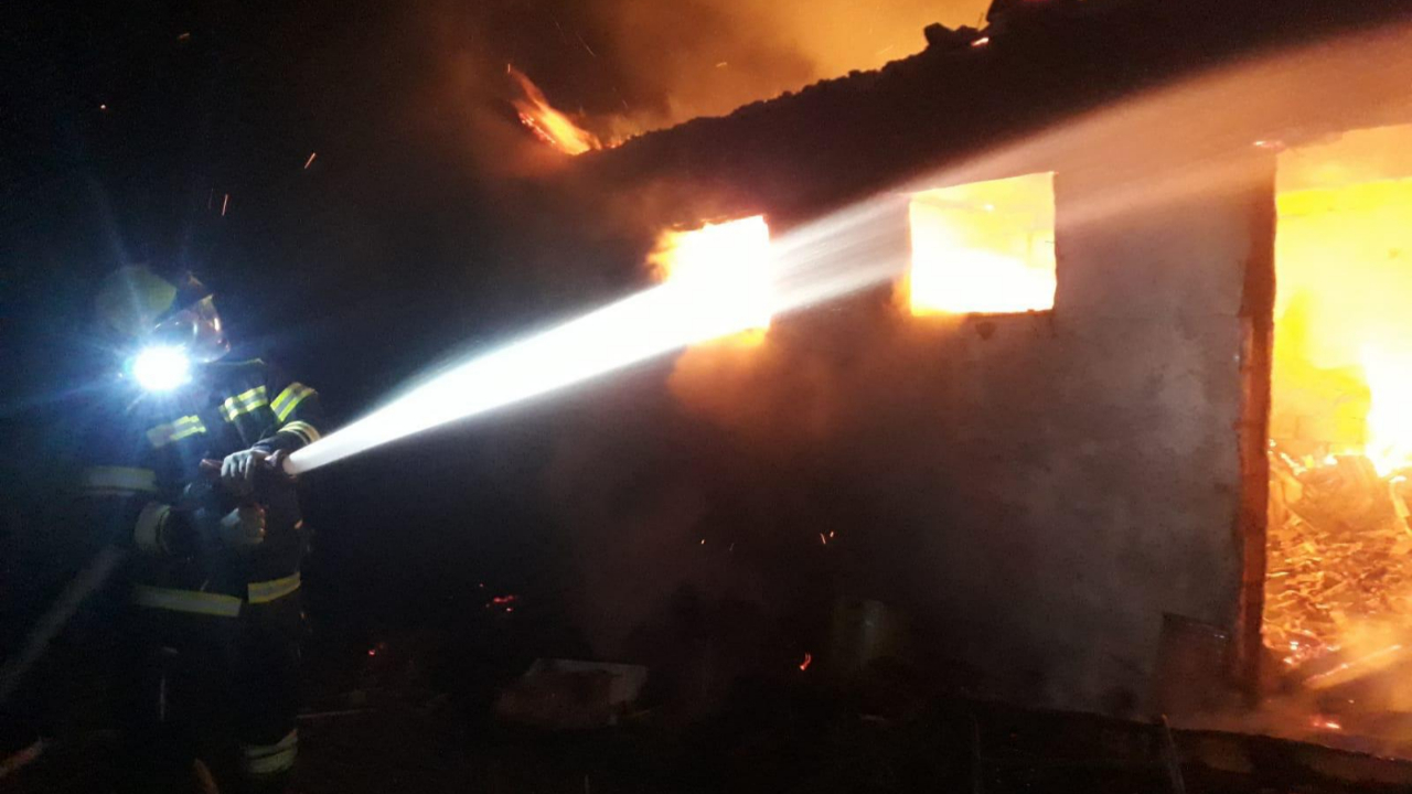 Savaştepe'de dam yangını