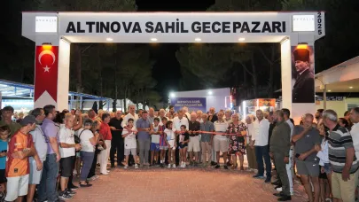 Altınova'nın cazibe merkezi: Sahil Gece Pazarı yeni yüzüyle açıldı